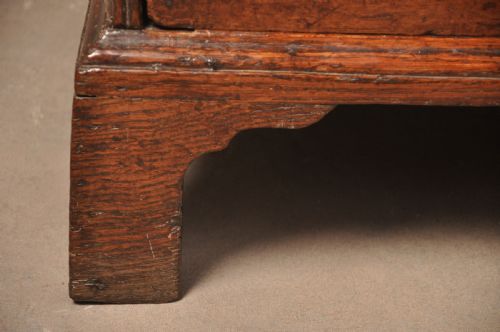 18TH CENTURY QUEEN ANNE OAK BUREAU - ADDITIONAL PHOTO 5