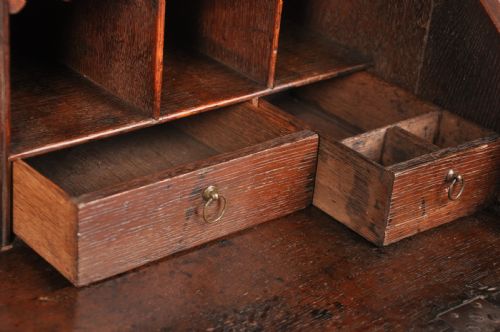 18TH CENTURY QUEEN ANNE OAK BUREAU - ADDITIONAL PHOTO 8