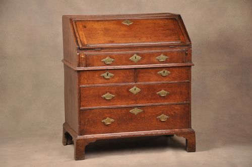 18TH CENTURY QUEEN ANNE OAK BUREAU - ADDITIONAL PHOTO 15