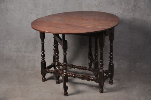 RARE SMALL 17TH CENTURY WALNUT GATELEG TABLE - ADDITIONAL PHOTO 1