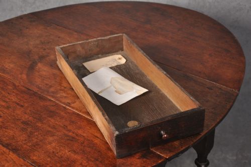 RARE SMALL 17TH CENTURY WALNUT GATELEG TABLE - ADDITIONAL PHOTO 4
