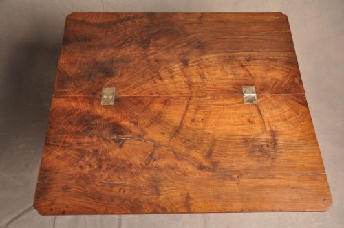 EARLY 18TH CENTURY WALNUT BACHELORS CHEST - ADDITIONAL PHOTO 4