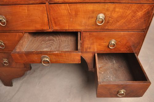 EARLY 18TH CENTURY WALNUT BACHELORS CHEST - ADDITIONAL PHOTO 7