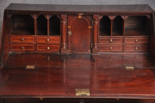 FINE 18TH CENTURY MAHOGANY BUREAU - ADDITIONAL PHOTO 3