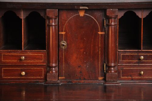 FINE 18TH CENTURY MAHOGANY BUREAU - ADDITIONAL PHOTO 4