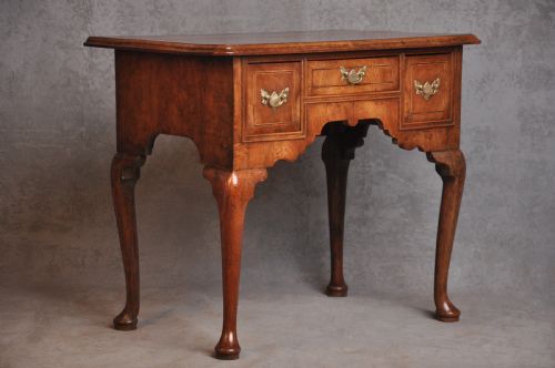 FINE EARLY 18TH CENTURY WALNUT LOWBOY - ADDITIONAL PHOTO 2