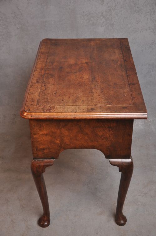 FINE EARLY 18TH CENTURY WALNUT LOWBOY - ADDITIONAL PHOTO 11