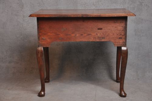FINE EARLY 18TH CENTURY WALNUT LOWBOY - ADDITIONAL PHOTO 12