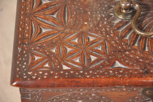 17TH CENTURY CHIP CARVED BOX - ADDITIONAL PHOTO 1