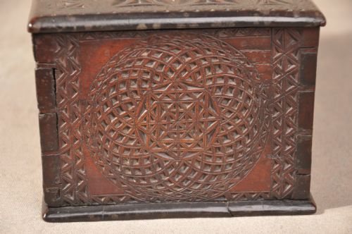 17TH CENTURY CHIP CARVED BOX - ADDITIONAL PHOTO 2