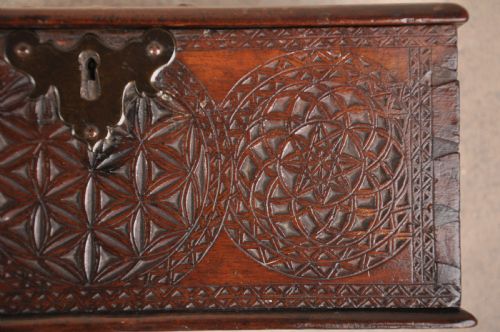 17TH CENTURY CHIP CARVED BOX - ADDITIONAL PHOTO 3