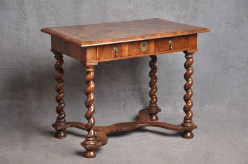 17th century walnut side table - CATEGORY: ANTIQUE TABLES - DATED 17TH CENTURY