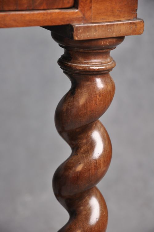 17TH CENTURY WALNUT SIDE TABLE - ADDITIONAL PHOTO 6