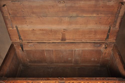 17TH CENTURY YORKSHIRE COFFER - ADDITIONAL PHOTO 10