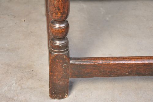 EARLY 18TH CENTURY OAK SIDE TABLE - ADDITIONAL PHOTO 3