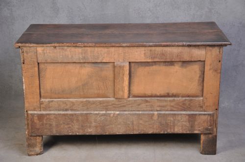 RARE 17TH CENTURY OAK COFFER - ADDITIONAL PHOTO 10