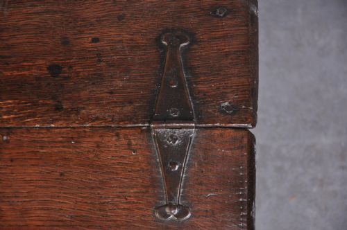 17TH CENTURY OAK BIBLE BOX - ADDITIONAL PHOTO 2
