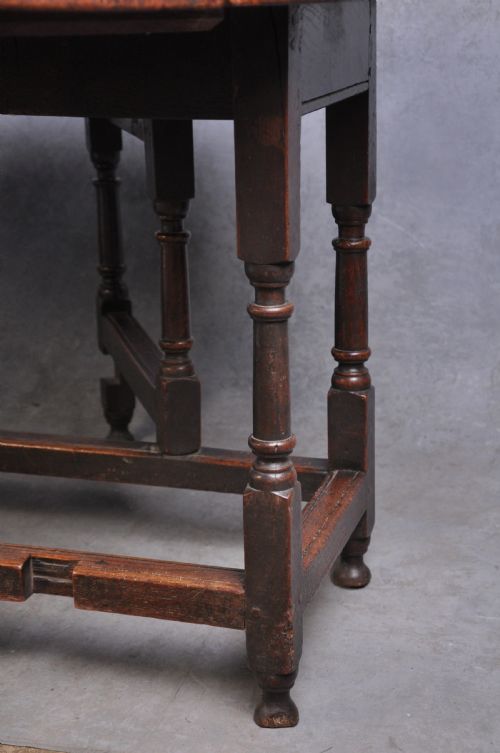 17TH CENTURY OAK GATELEG TABLE - ADDITIONAL PHOTO 6