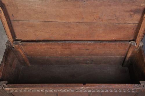 16TH CENTURY OAK COFFER - ADDITIONAL PHOTO 4