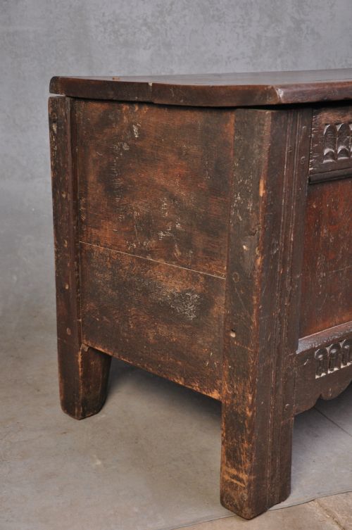 16TH CENTURY OAK COFFER - ADDITIONAL PHOTO 7