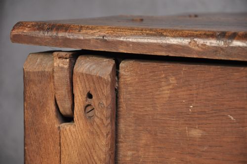 16TH CENTURY OAK COFFER - ADDITIONAL PHOTO 9