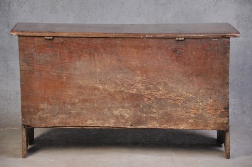 17TH CENTURY OAK PLANK COFFER - ADDITIONAL PHOTO 6