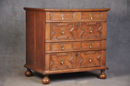 17TH CENTURY OAK CHEST OF DRAWERS - ADDITIONAL PHOTO 1