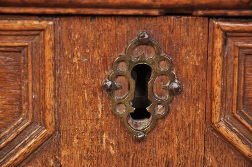 17TH CENTURY OAK CHEST OF DRAWERS - ADDITIONAL PHOTO 3