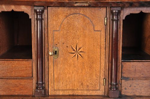 EARLY 18TH CENTURY OAK BUREAU - ADDITIONAL PHOTO 5