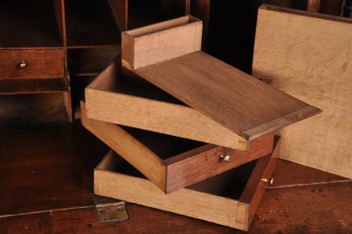 EARLY 18TH CENTURY OAK BUREAU - ADDITIONAL PHOTO 7