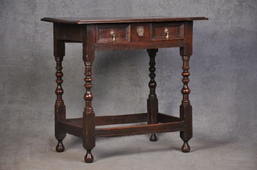 17th century oak side table - CATEGORY: ANTIQUE TABLES - DATED 17TH CENTURY