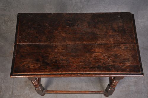 17TH CENTURY OAK SIDE TABLE - ADDITIONAL PHOTO 1