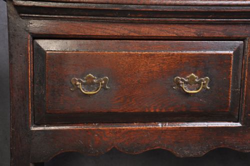 EARLY 18TH CENTURY OAK DRESSER - ADDITIONAL PHOTO 3
