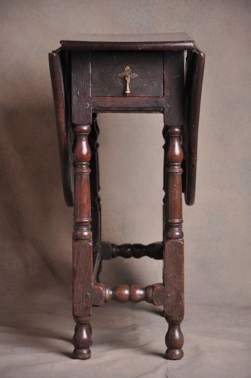 SMALL 17TH CENTURY OAK GATELEG TABLE - ADDITIONAL PHOTO 6