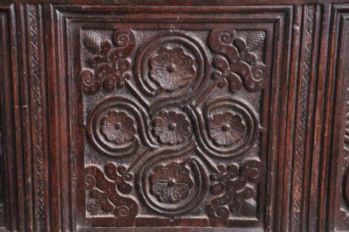 17TH CENTURY OAK COFFER - ADDITIONAL PHOTO 1