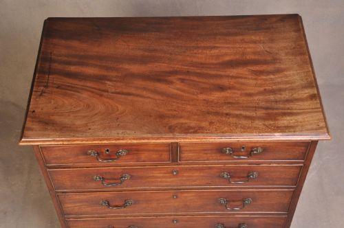 FINE 18TH CENTURY MAHOGANY CHEST OF DRAWERS - ADDITIONAL PHOTO 4