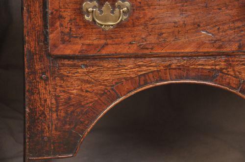 EARLY 18TH CENTURY OAK DRESSER BASE - ADDITIONAL PHOTO 1