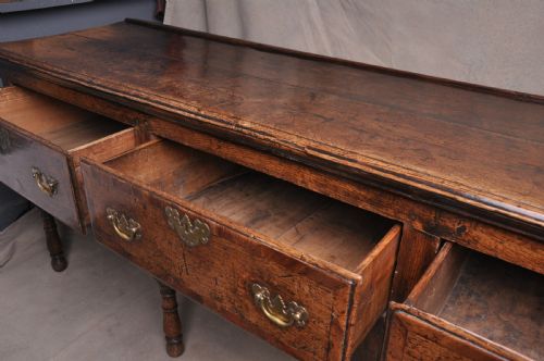EARLY 18TH CENTURY OAK DRESSER BASE - ADDITIONAL PHOTO 5