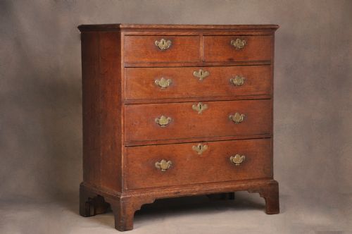 early 18th century oak chest of drawers - CATEGORY: ANTIQUE CHEST OF DRAWERS - DATED 18TH CENTURY