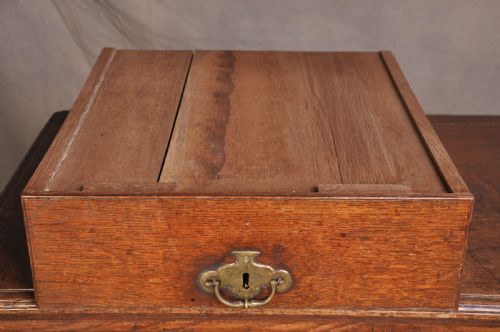 EARLY 18TH CENTURY OAK CHEST OF DRAWERS - ADDITIONAL PHOTO 4