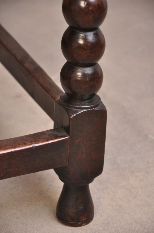 17TH CENTURY OAK SIDE TABLE - ADDITIONAL PHOTO 3