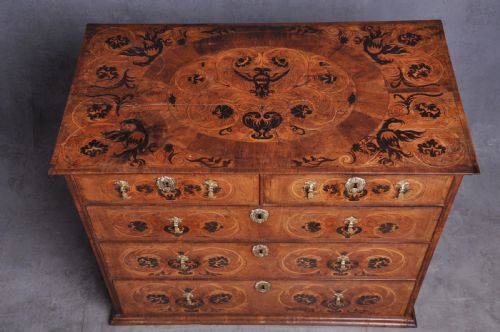 17TH CENTURY MARQUETRY CHEST ON STAND - ADDITIONAL PHOTO 8
