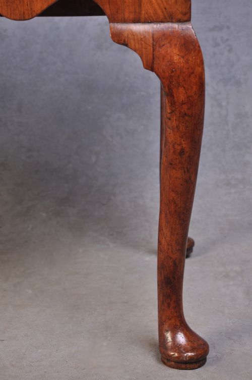 EARLY 18TH CENTURY WALNUT LOWBOY - ADDITIONAL PHOTO 4