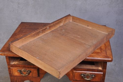 EARLY 18TH CENTURY WALNUT LOWBOY - ADDITIONAL PHOTO 5