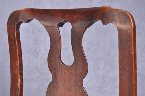 A PAIR OF EARLY 18TH CENTURY WALNUT SIDE CHAIRS - ADDITIONAL PHOTO 3