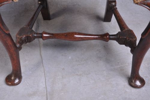 A PAIR OF EARLY 18TH CENTURY WALNUT SIDE CHAIRS - ADDITIONAL PHOTO 5