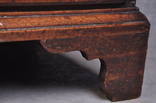 SMALL 18TH CENTURY MAHOGANY CHEST OF DRAWERS - ADDITIONAL PHOTO 4