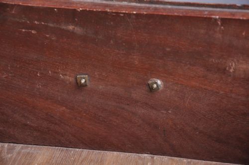 SMALL 18TH CENTURY MAHOGANY CHEST OF DRAWERS - ADDITIONAL PHOTO 10
