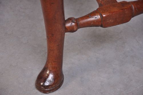 PAIR OF EARLY 18TH CENTURY WALNUT SIDE CHAIRS - ADDITIONAL PHOTO 4