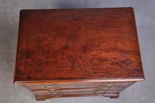 18TH CENTURY MAHOGANY DRESSING CHEST WITH FITTED DRAWER - ADDITIONAL PHOTO 10